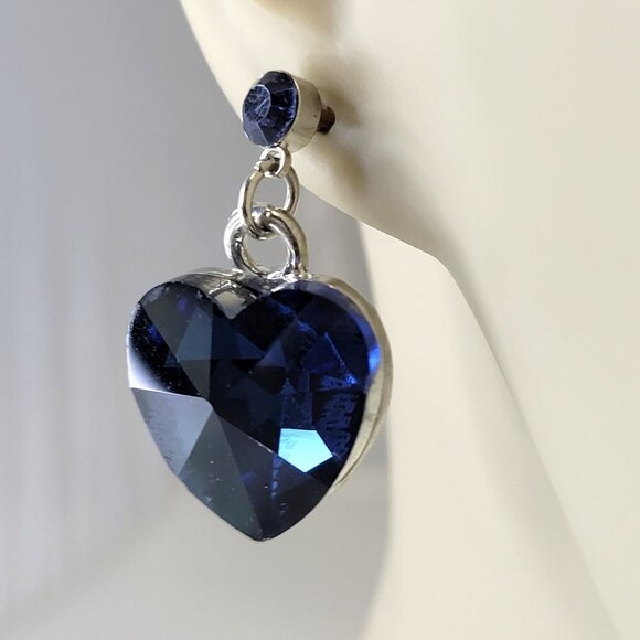 Heart Shaped Mini Earrings - Picture 2 of 8